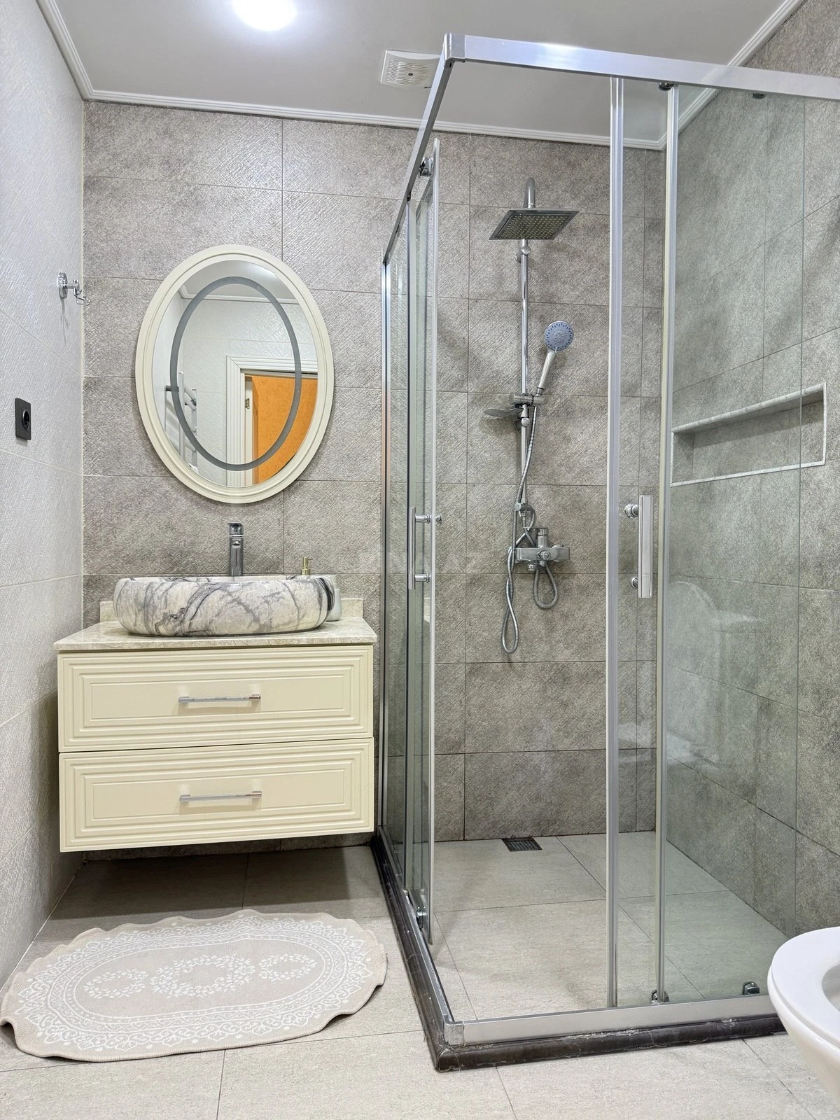 Kirayə verilir 2 otaqlı mənzil 68 m²