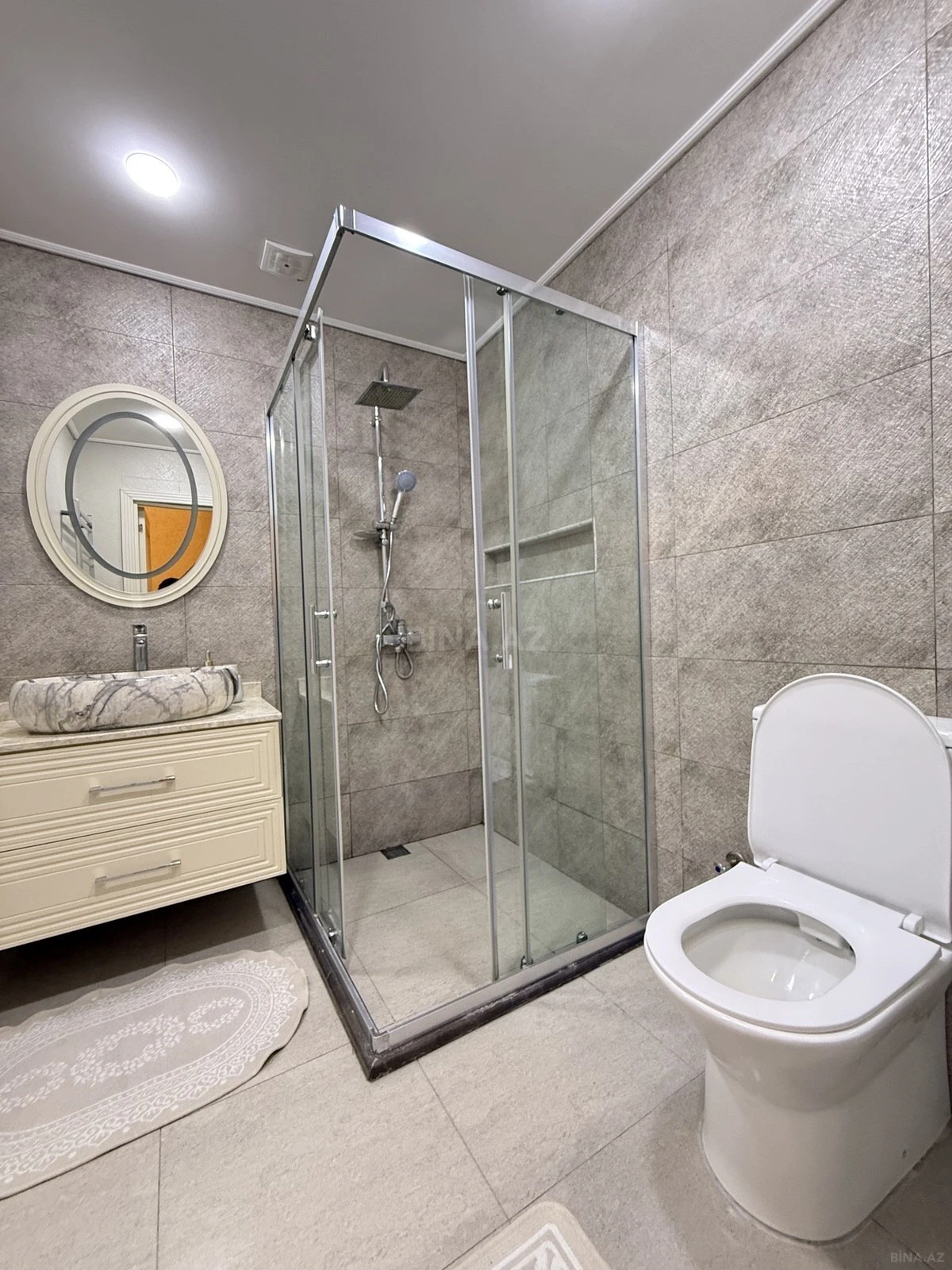 Kirayə verilir 2 otaqlı mənzil 68 m²