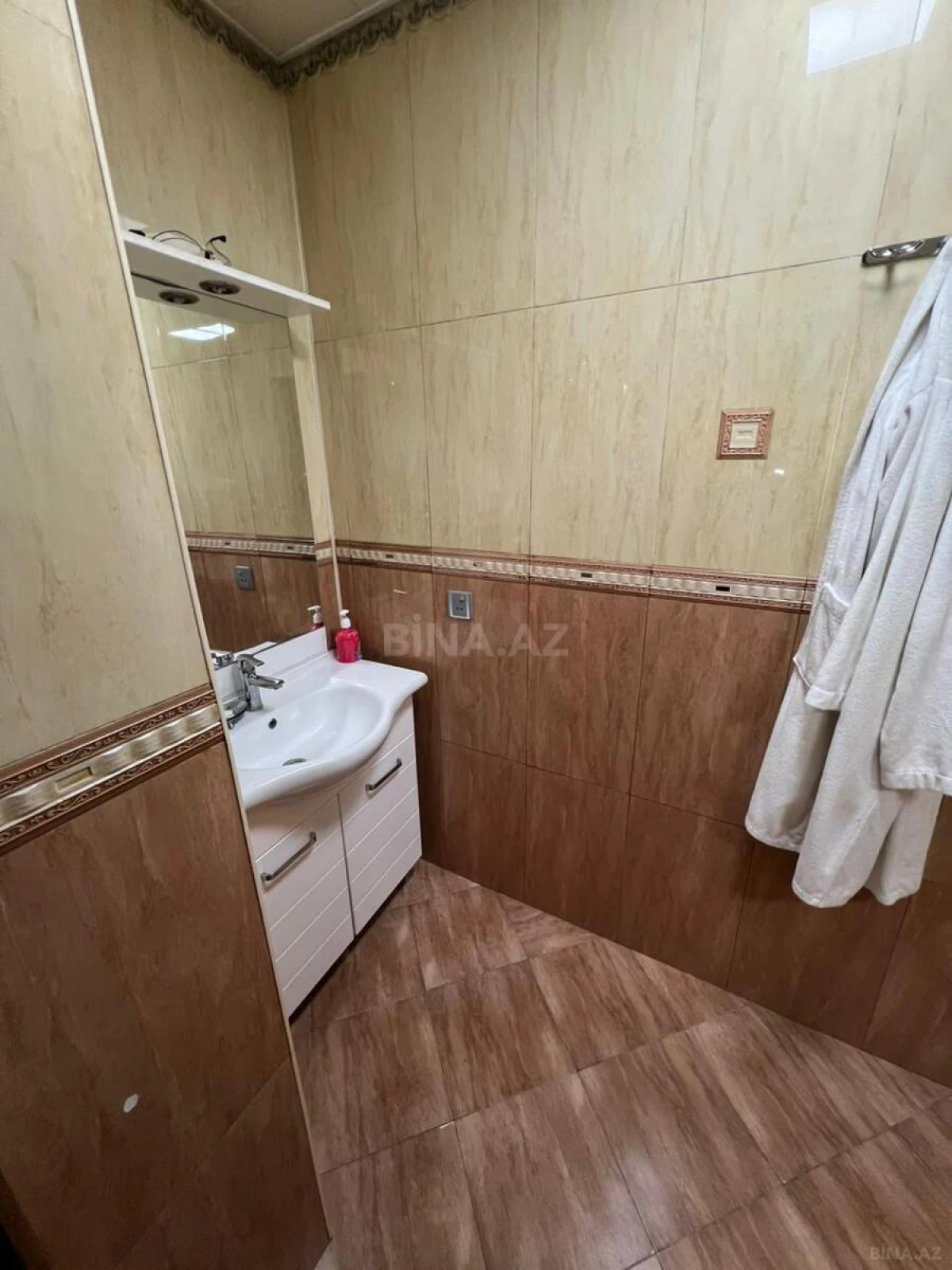 Satılır 4 otaqlı mənzil 180 m²