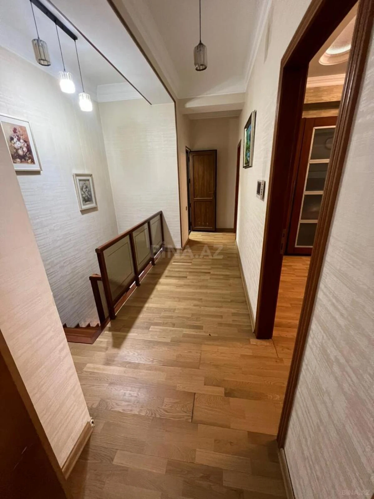 Satılır 4 otaqlı mənzil 180 m²