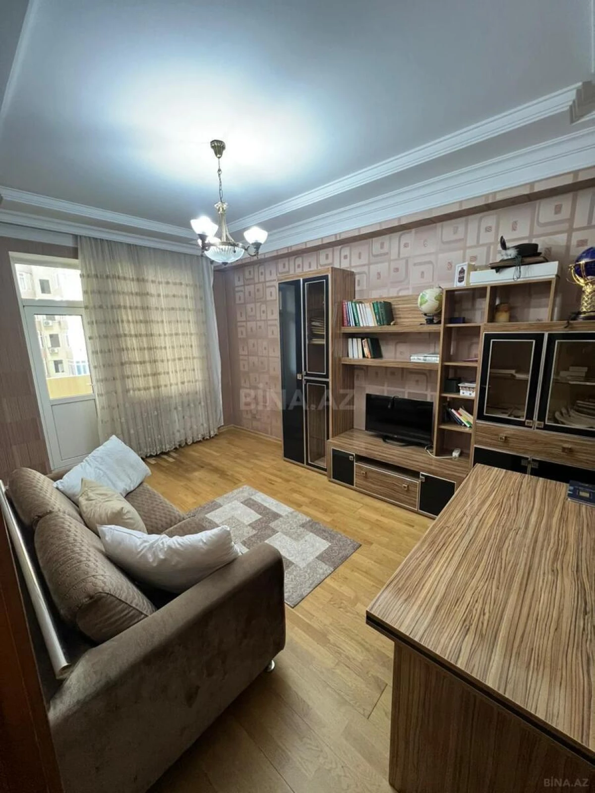 Satılır 4 otaqlı mənzil 180 m²