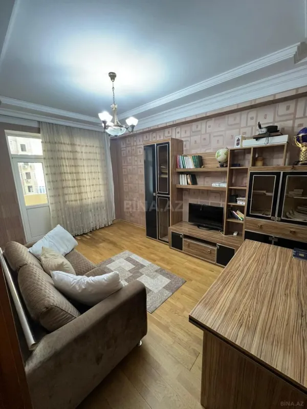 Satılır 4 otaqlı mənzil 180 m²