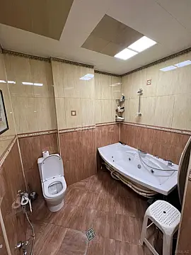 Satılır 4 otaqlı mənzil 180 m²