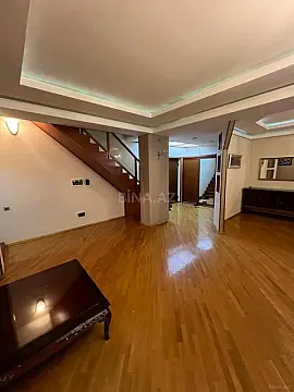 Satılır 4 otaqlı mənzil 180 m²