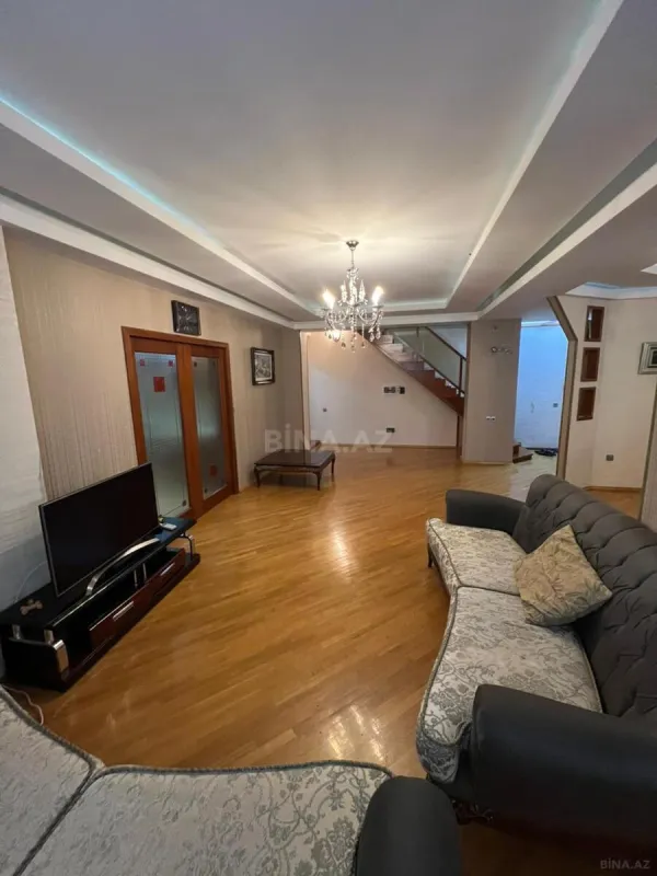 Satılır 4 otaqlı mənzil 180 m²