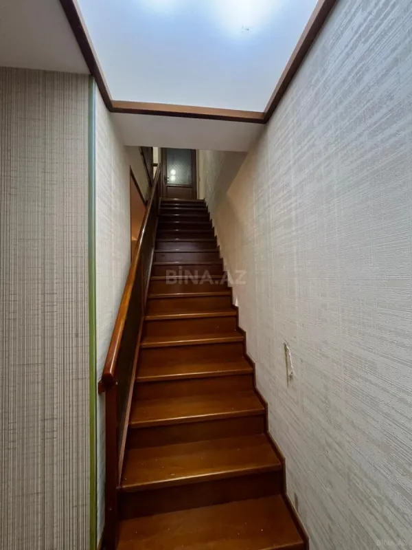 Satılır 4 otaqlı mənzil 180 m²