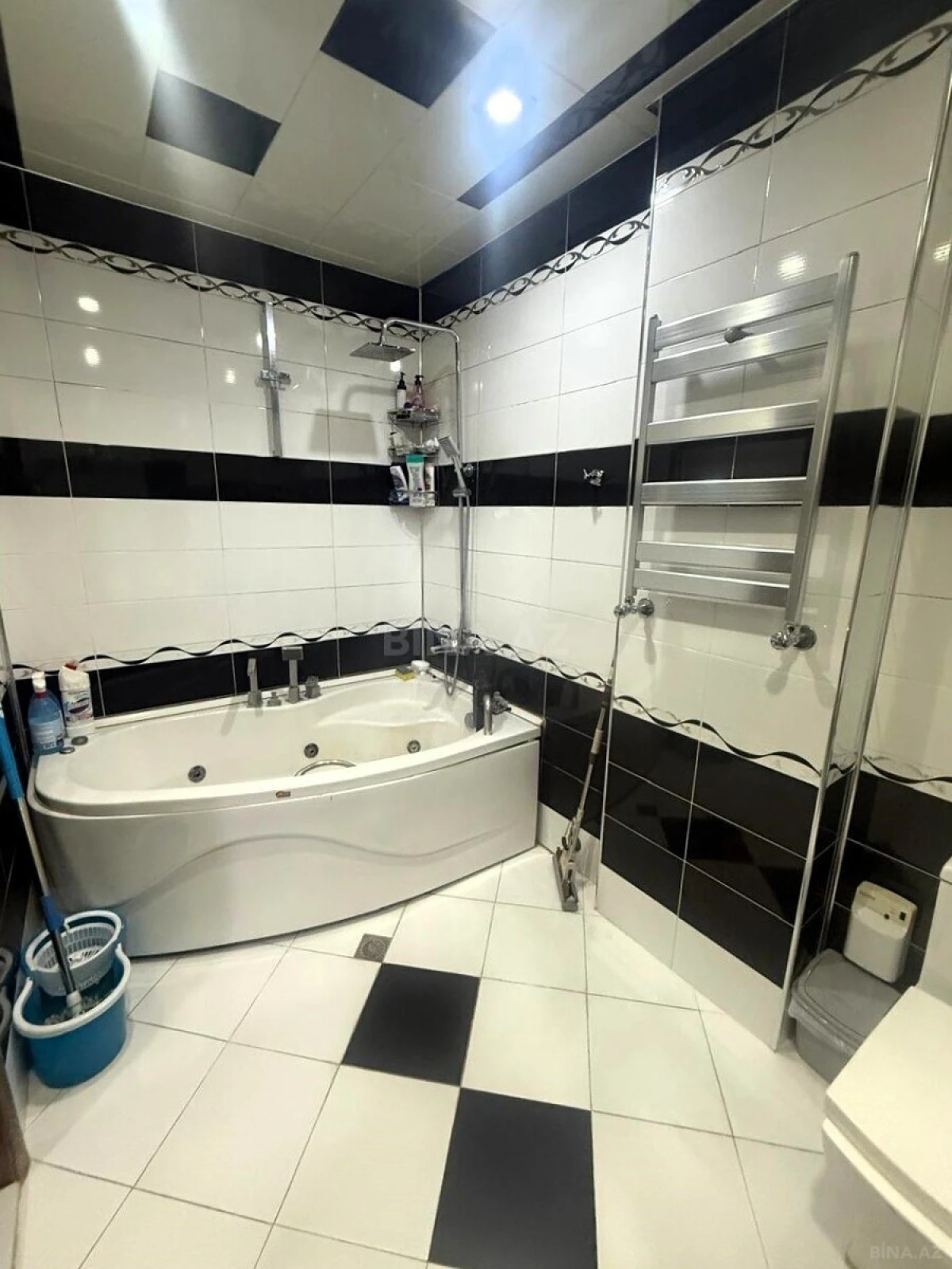 Satılır 3 otaqlı mənzil 138 m²