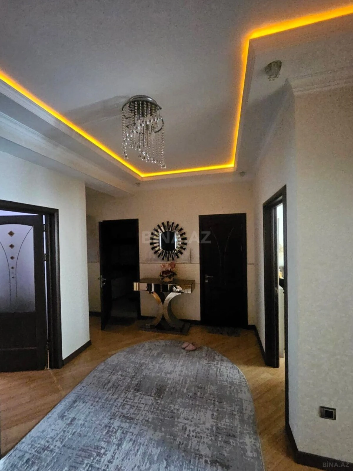 Satılır 3 otaqlı mənzil 138 m²