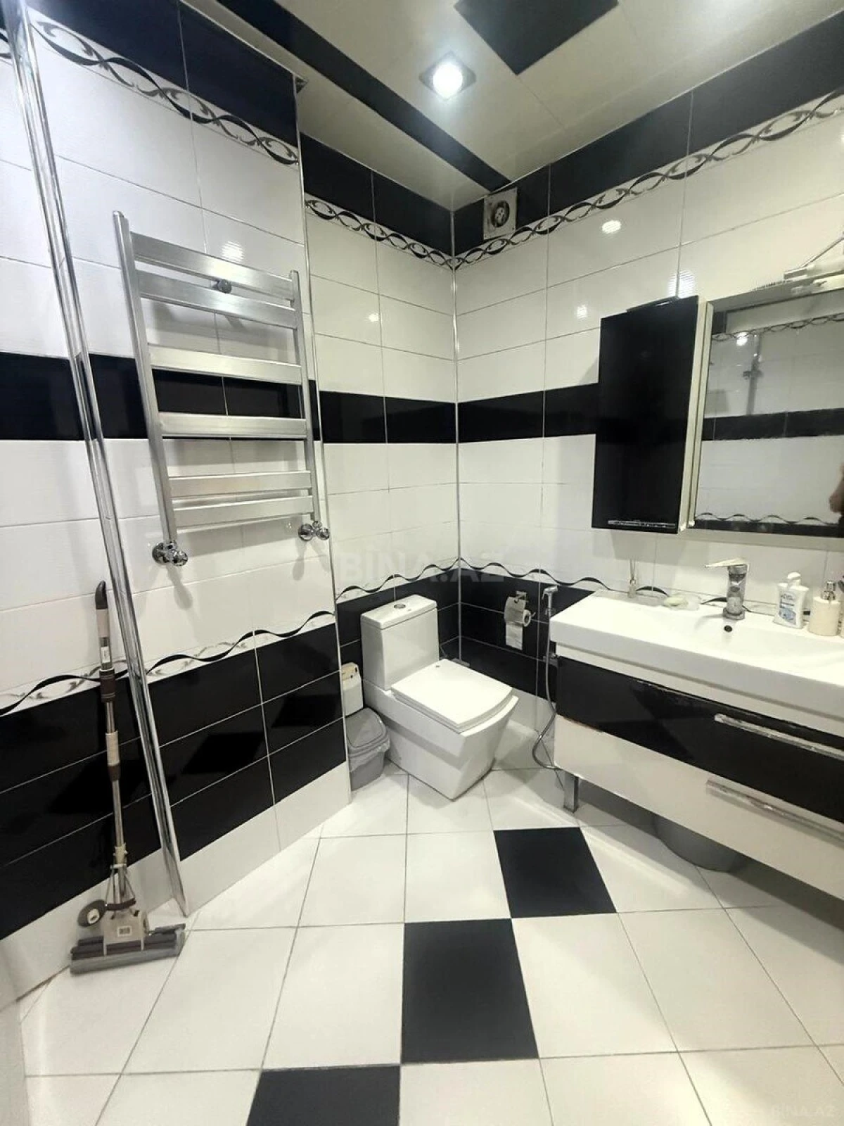 Satılır 3 otaqlı mənzil 138 m²