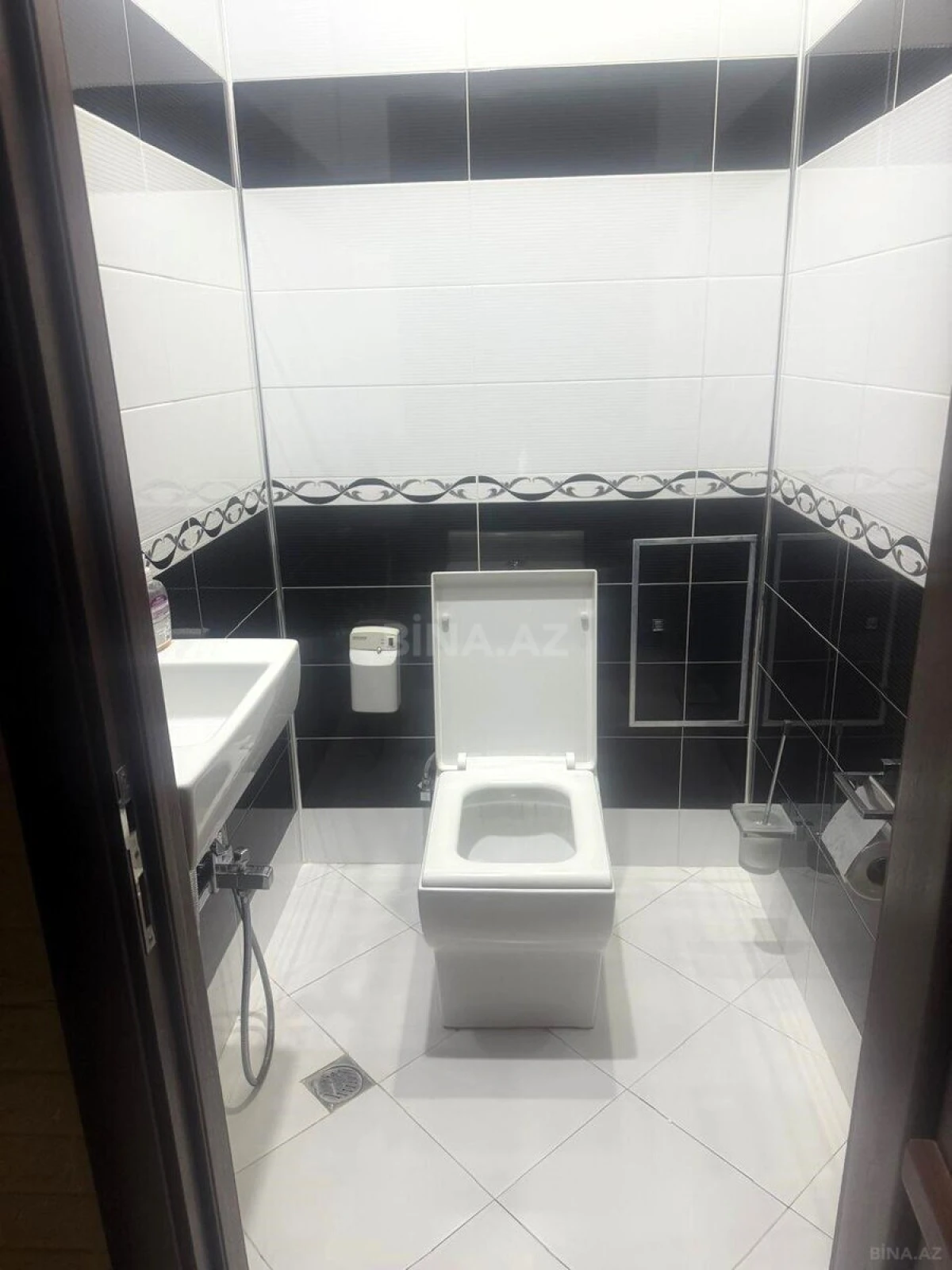 Satılır 3 otaqlı mənzil 138 m²