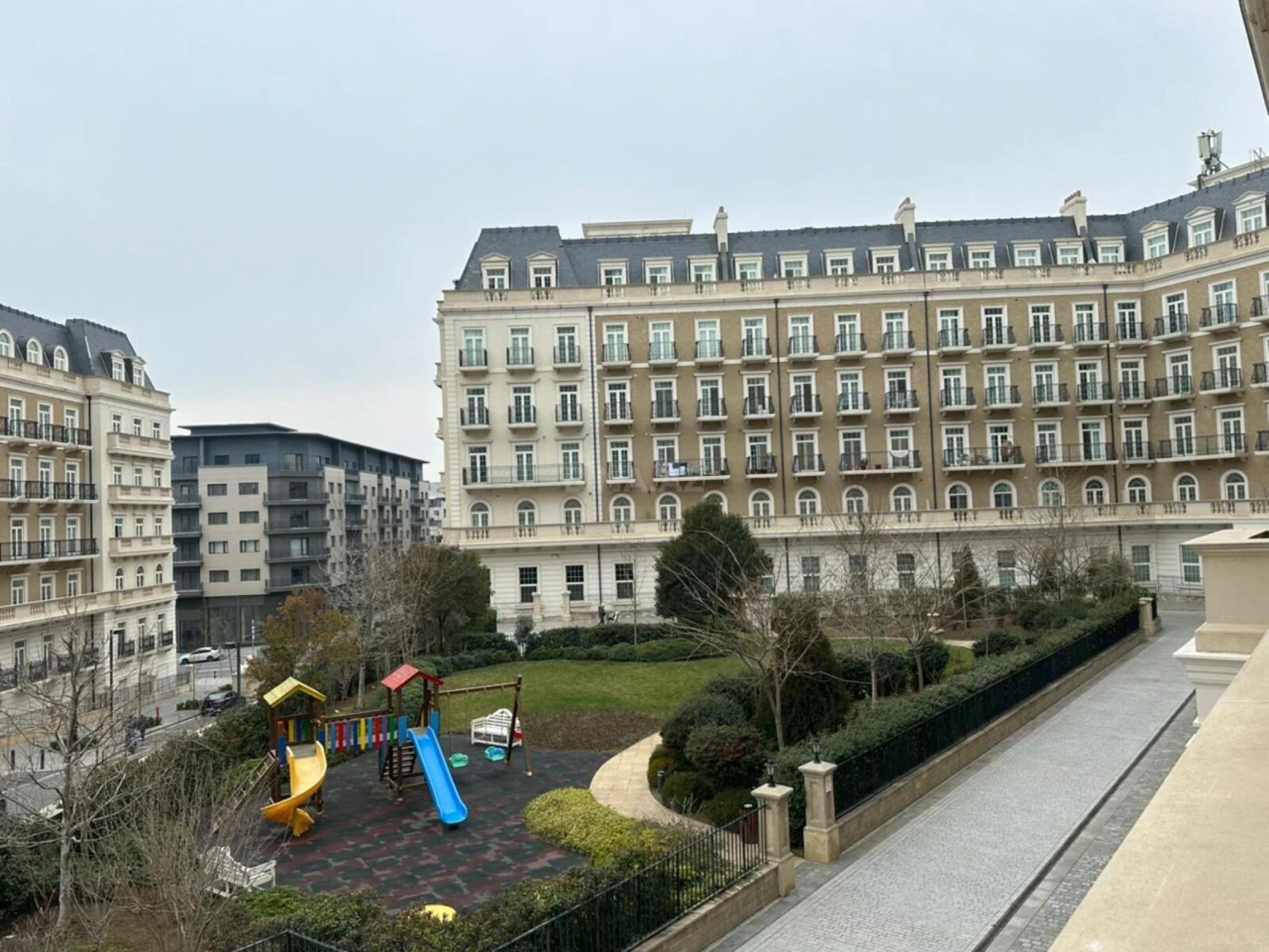 Satılır 3 otaqlı mənzil 100.8 m²