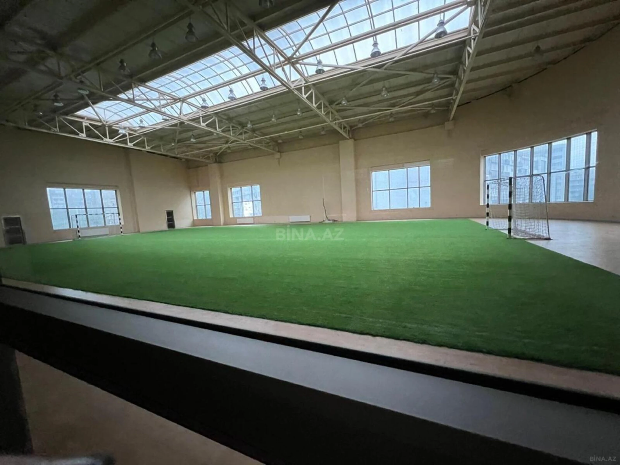 Kirayə verilir 4 otaqlı mənzil 165 m²