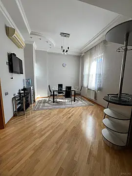 Kirayə verilir 4 otaqlı mənzil 165 m²