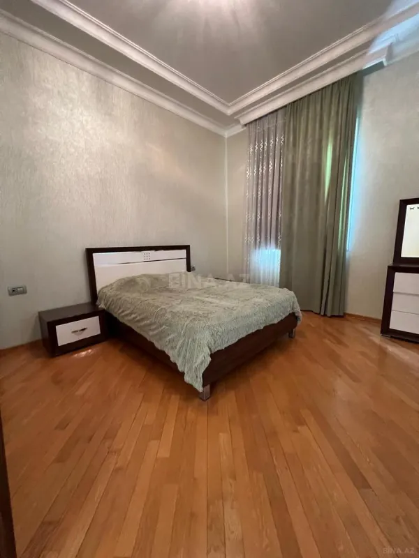 Kirayə verilir 4 otaqlı mənzil 165 m²