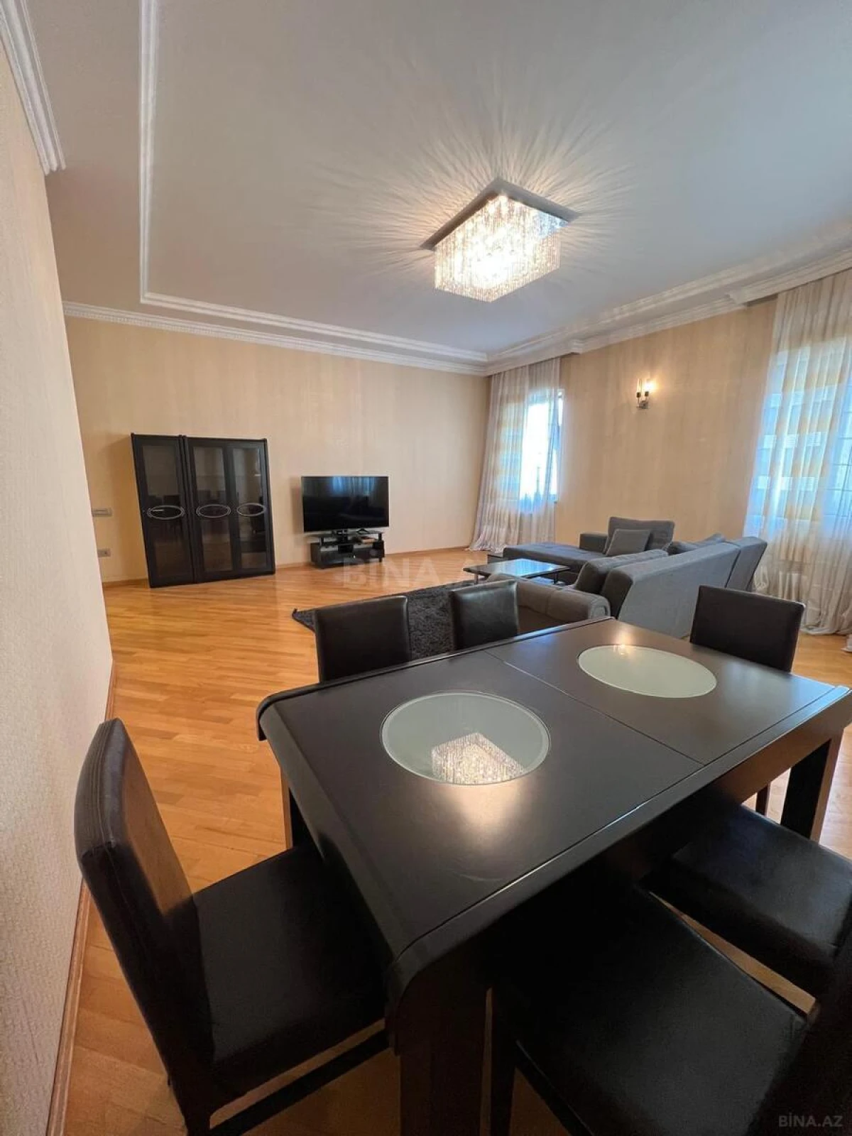 Kirayə verilir 4 otaqlı mənzil 165 m²