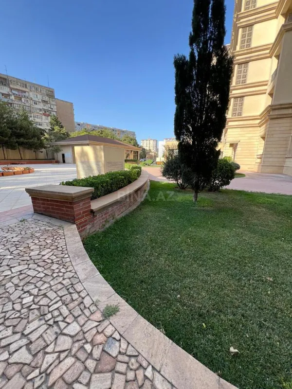 Kirayə verilir 4 otaqlı mənzil 165 m²