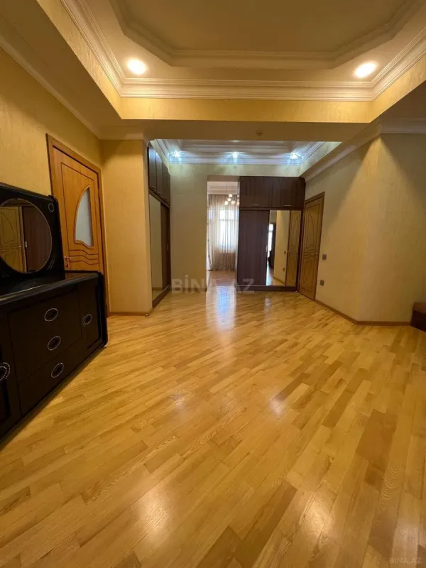 Kirayə verilir 4 otaqlı mənzil 165 m²