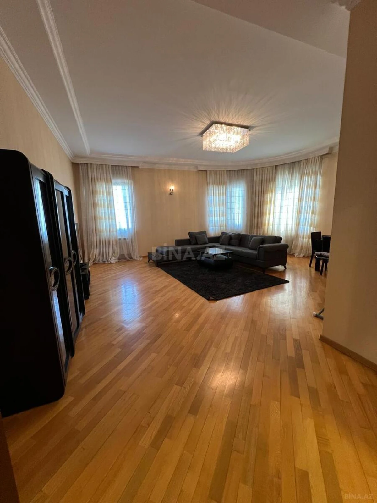 Kirayə verilir 4 otaqlı mənzil 165 m²