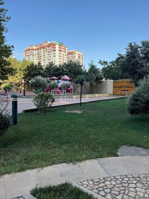 Kirayə verilir 4 otaqlı mənzil 165 m²