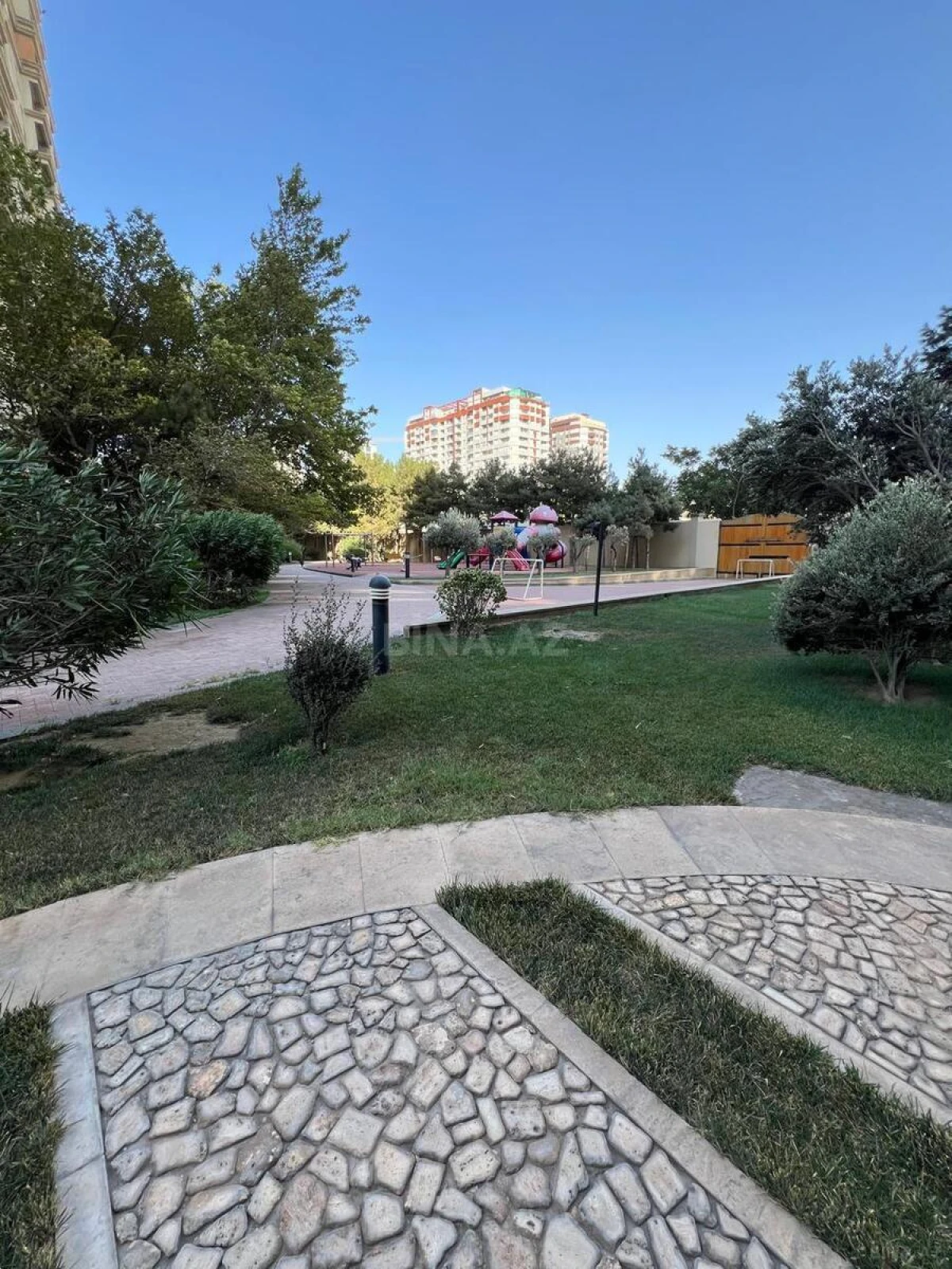 Kirayə verilir 4 otaqlı mənzil 165 m²