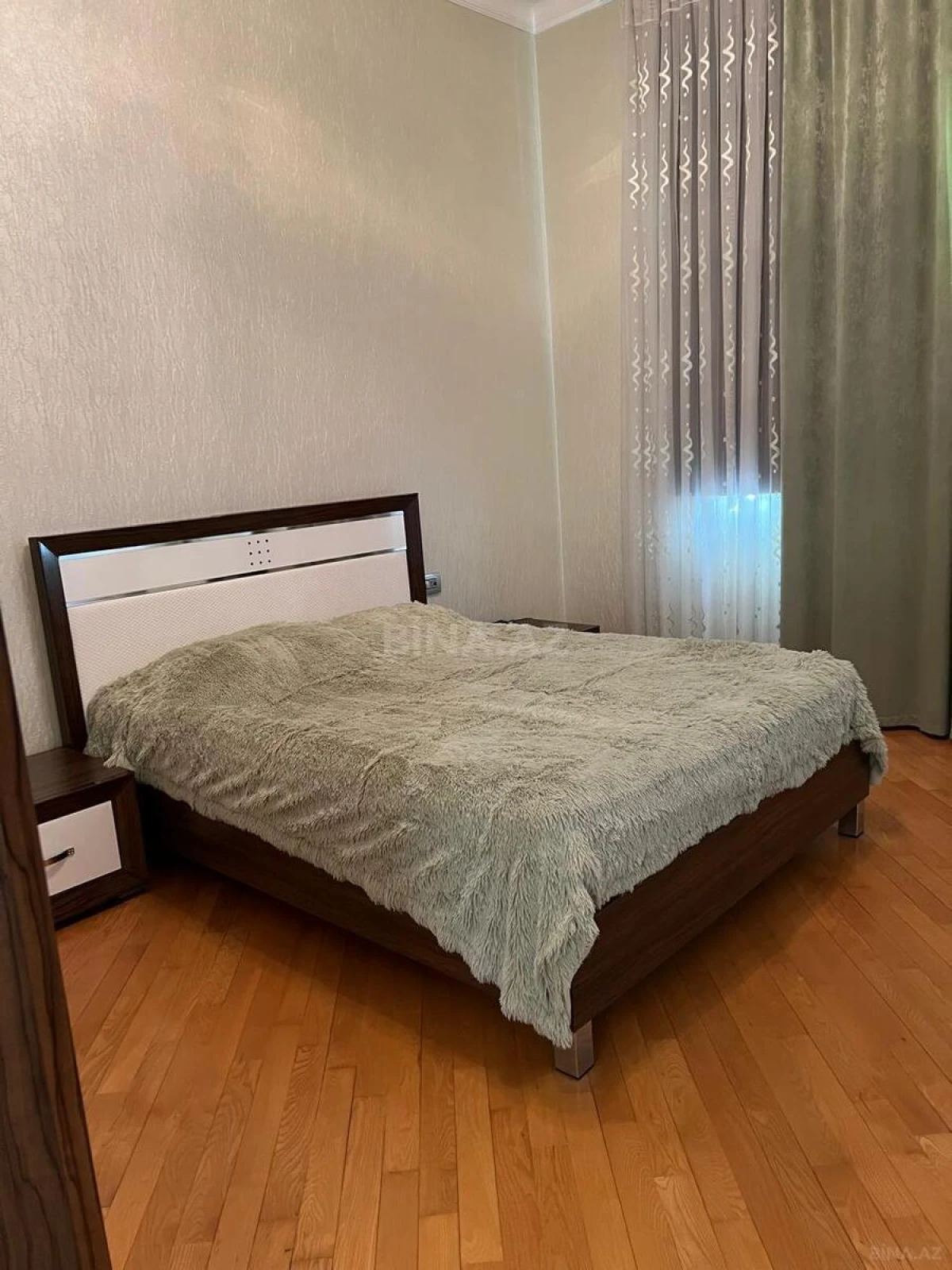 Kirayə verilir 4 otaqlı mənzil 165 m²