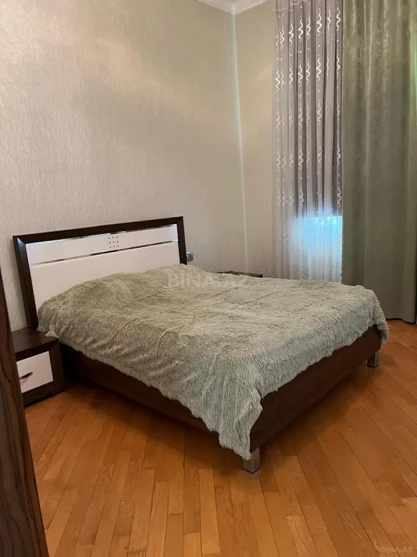 Kirayə verilir 4 otaqlı mənzil 165 m²
