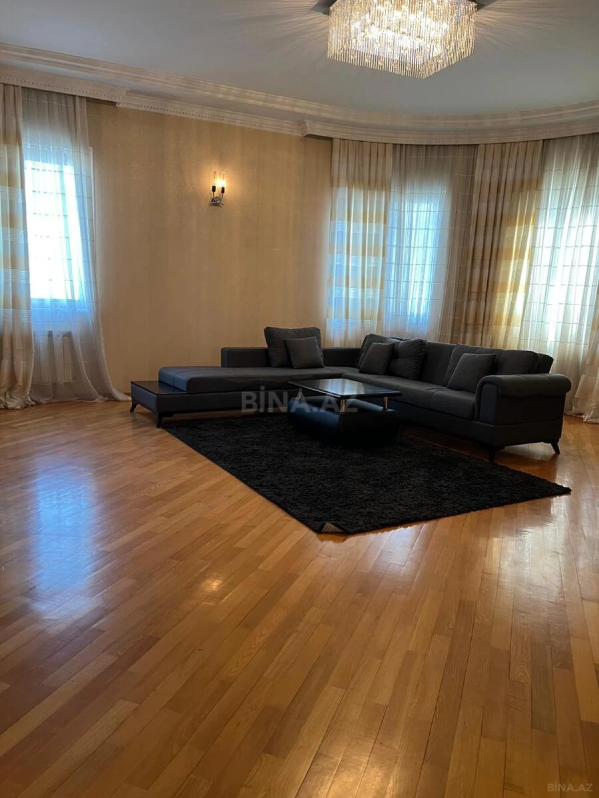 Kirayə verilir 4 otaqlı mənzil 165 m²