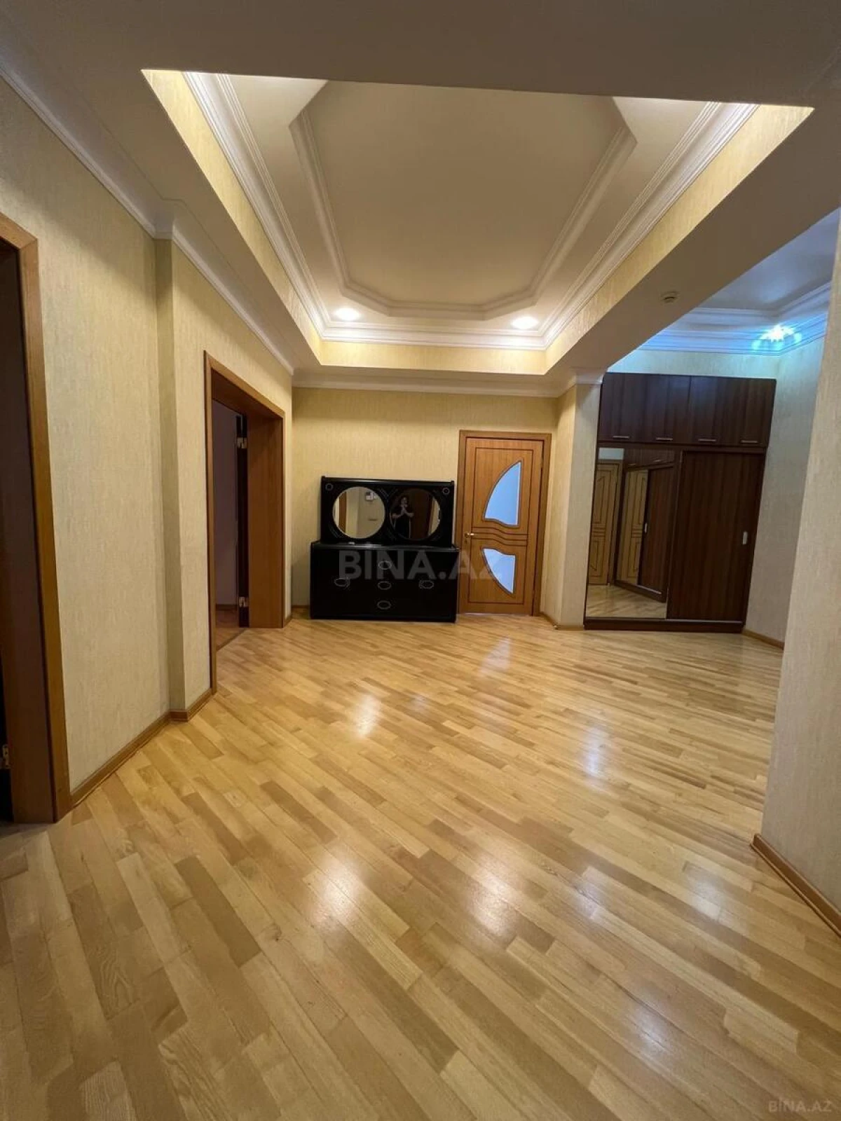 Kirayə verilir 4 otaqlı mənzil 165 m²