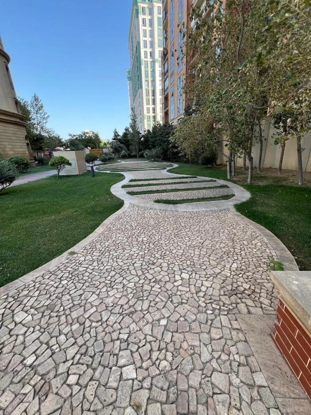 Kirayə verilir 4 otaqlı mənzil 165 m²