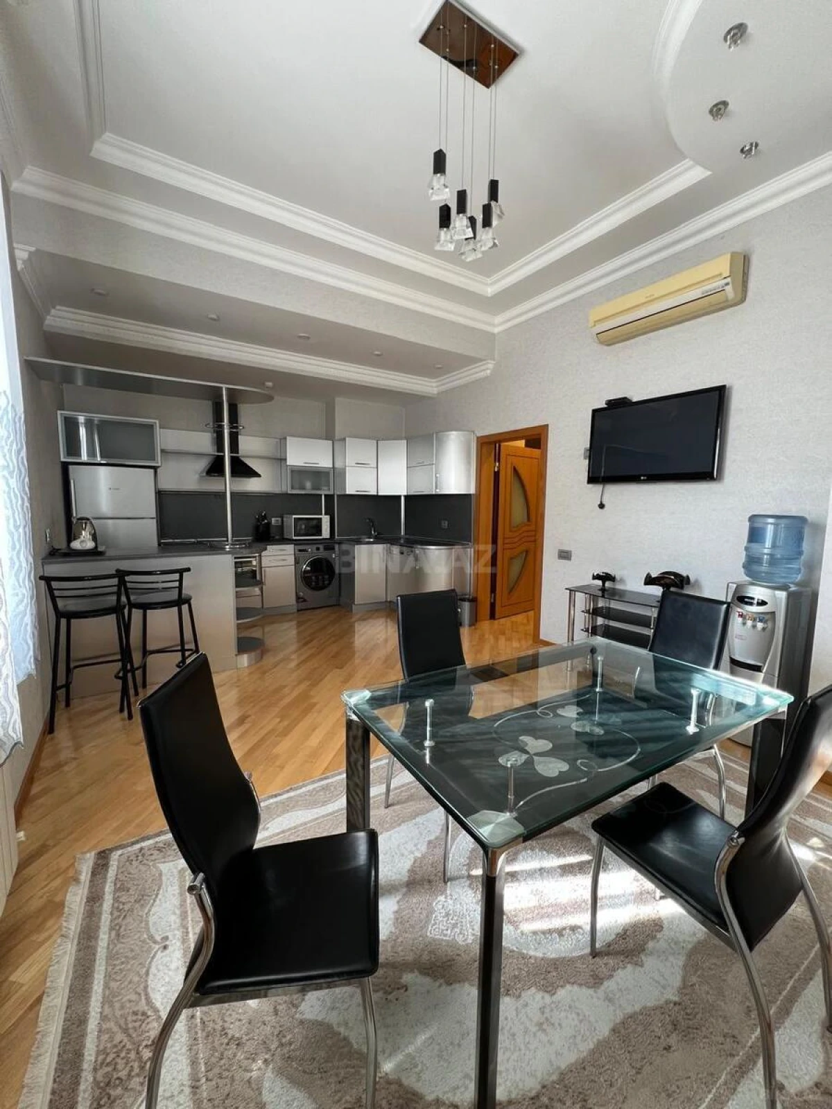 Kirayə verilir 4 otaqlı mənzil 165 m²