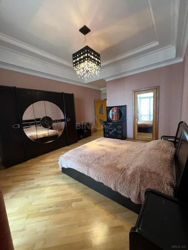 Kirayə verilir 4 otaqlı mənzil 165 m²