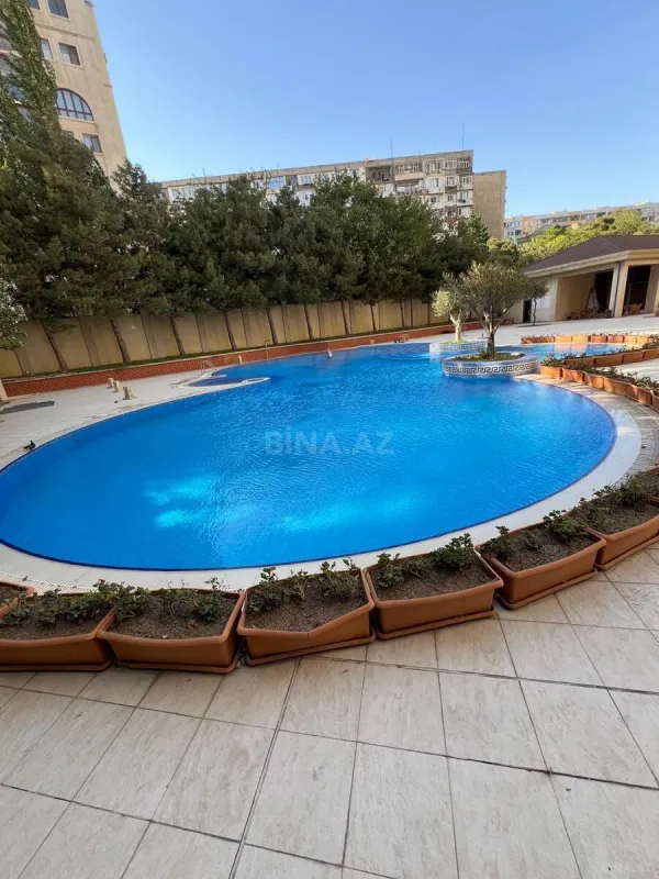 Kirayə verilir 4 otaqlı mənzil 165 m²