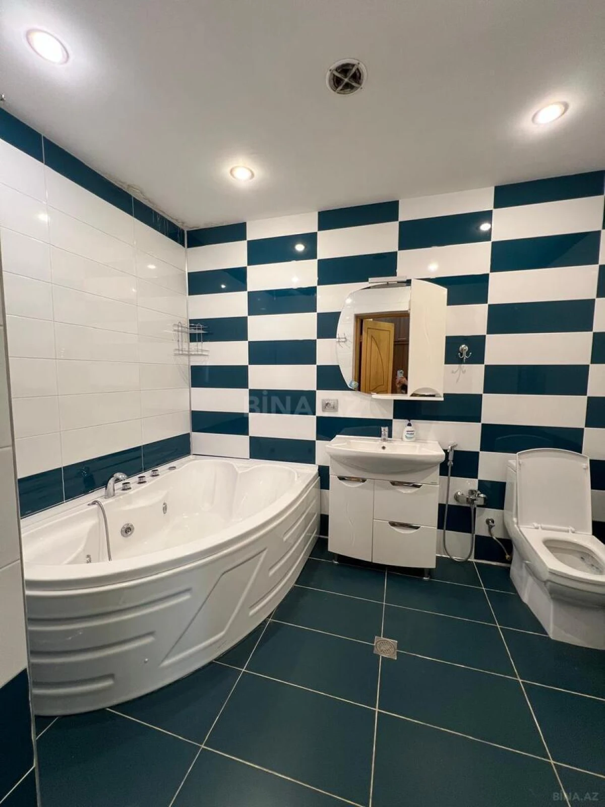 Kirayə verilir 4 otaqlı mənzil 165 m²