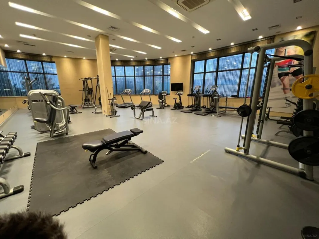 Kirayə verilir 4 otaqlı mənzil 165 m²