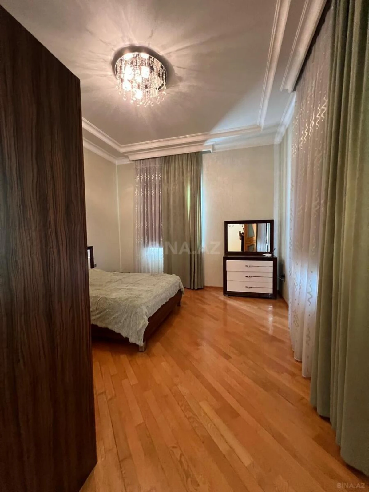 Kirayə verilir 4 otaqlı mənzil 165 m²