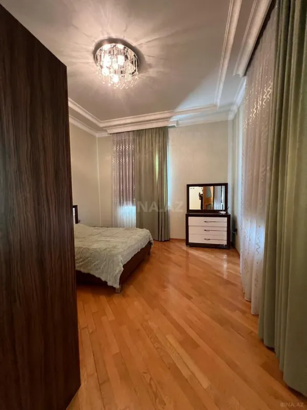 Kirayə verilir 4 otaqlı mənzil 165 m²