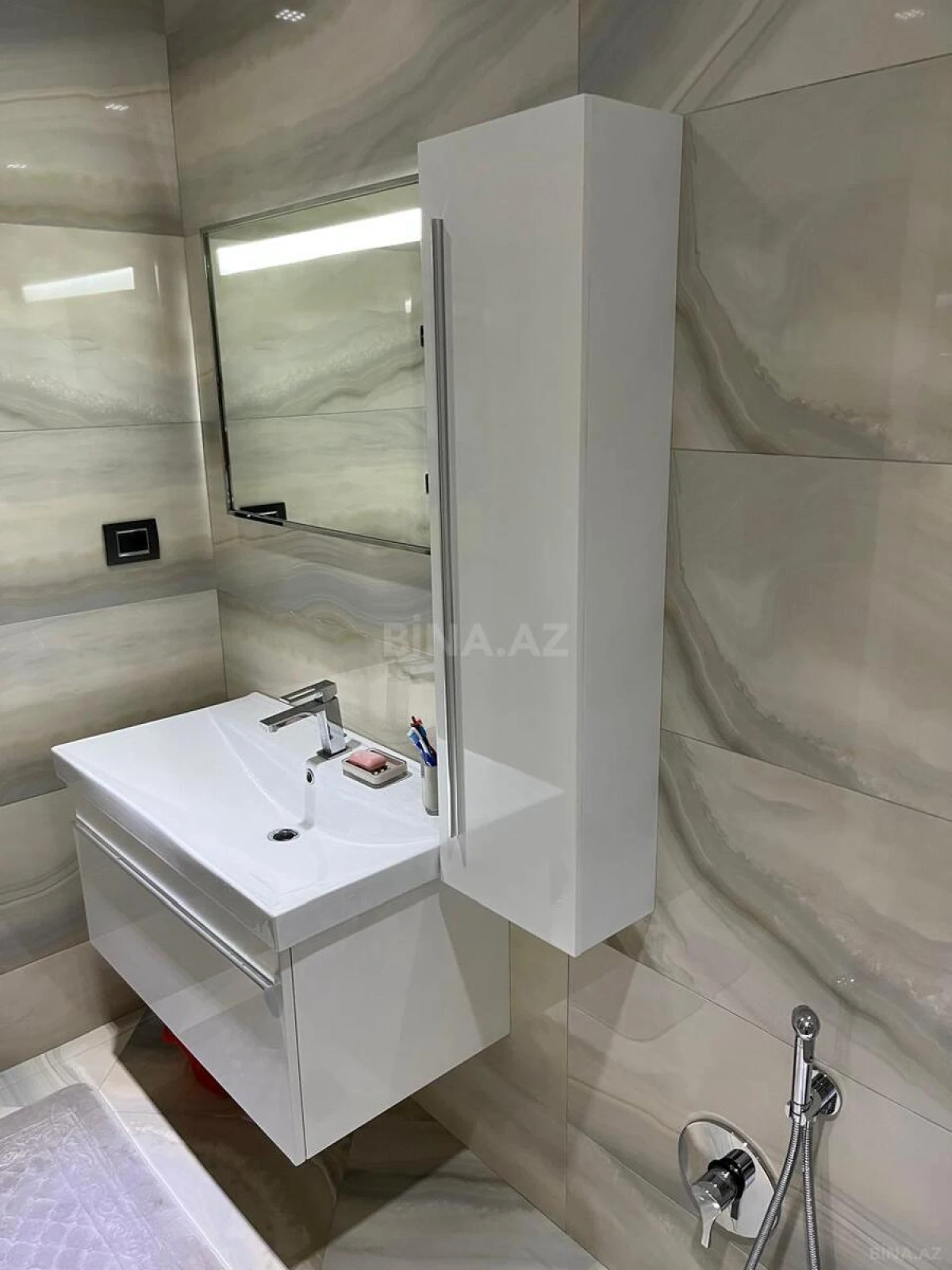 Satılır 2 otaqlı mənzil 90 m²