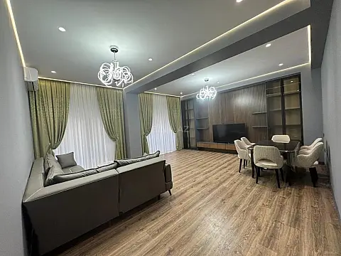 Kirayə verilir 3 otaqlı mənzil 140 m²