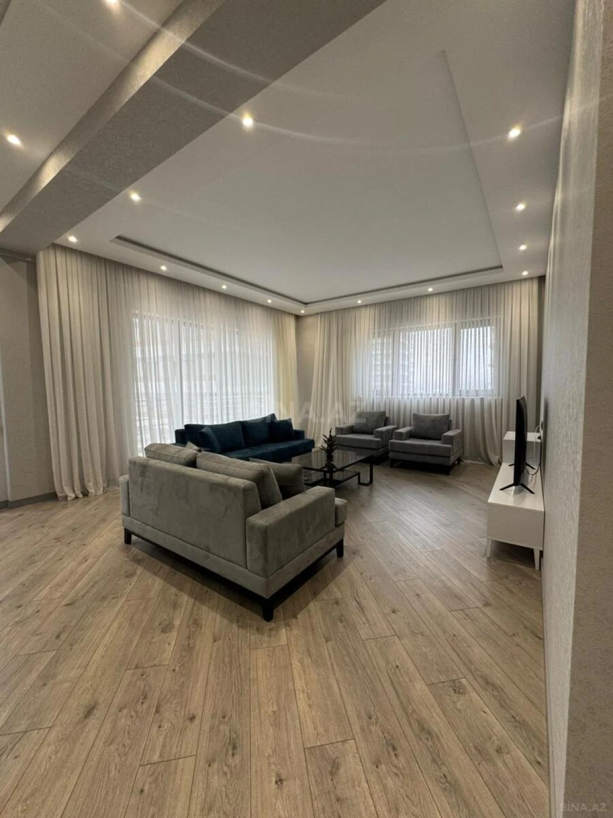 Kirayə verilir 3 otaqlı mənzil 157 m²