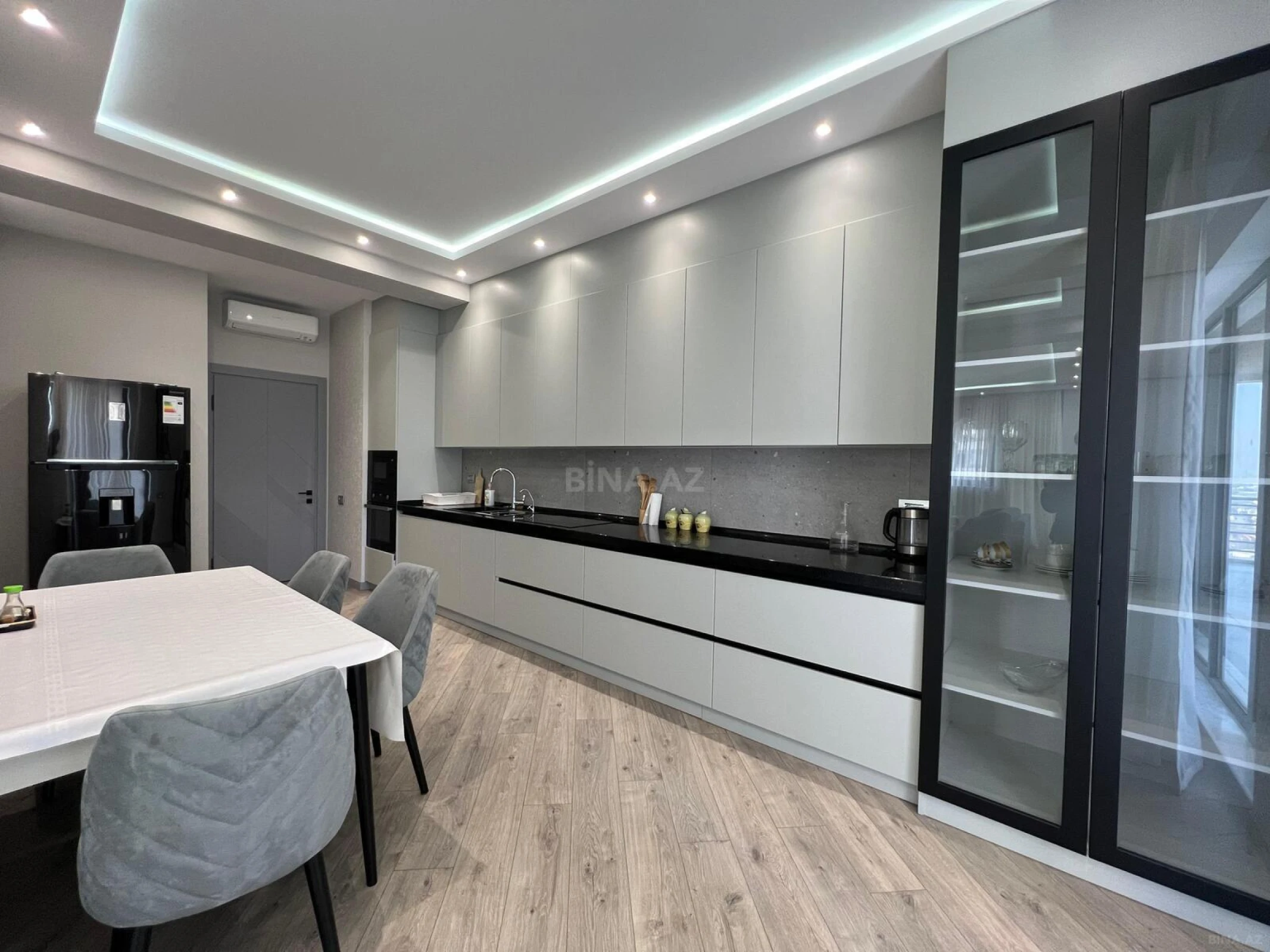 Kirayə verilir 3 otaqlı mənzil 157 m²