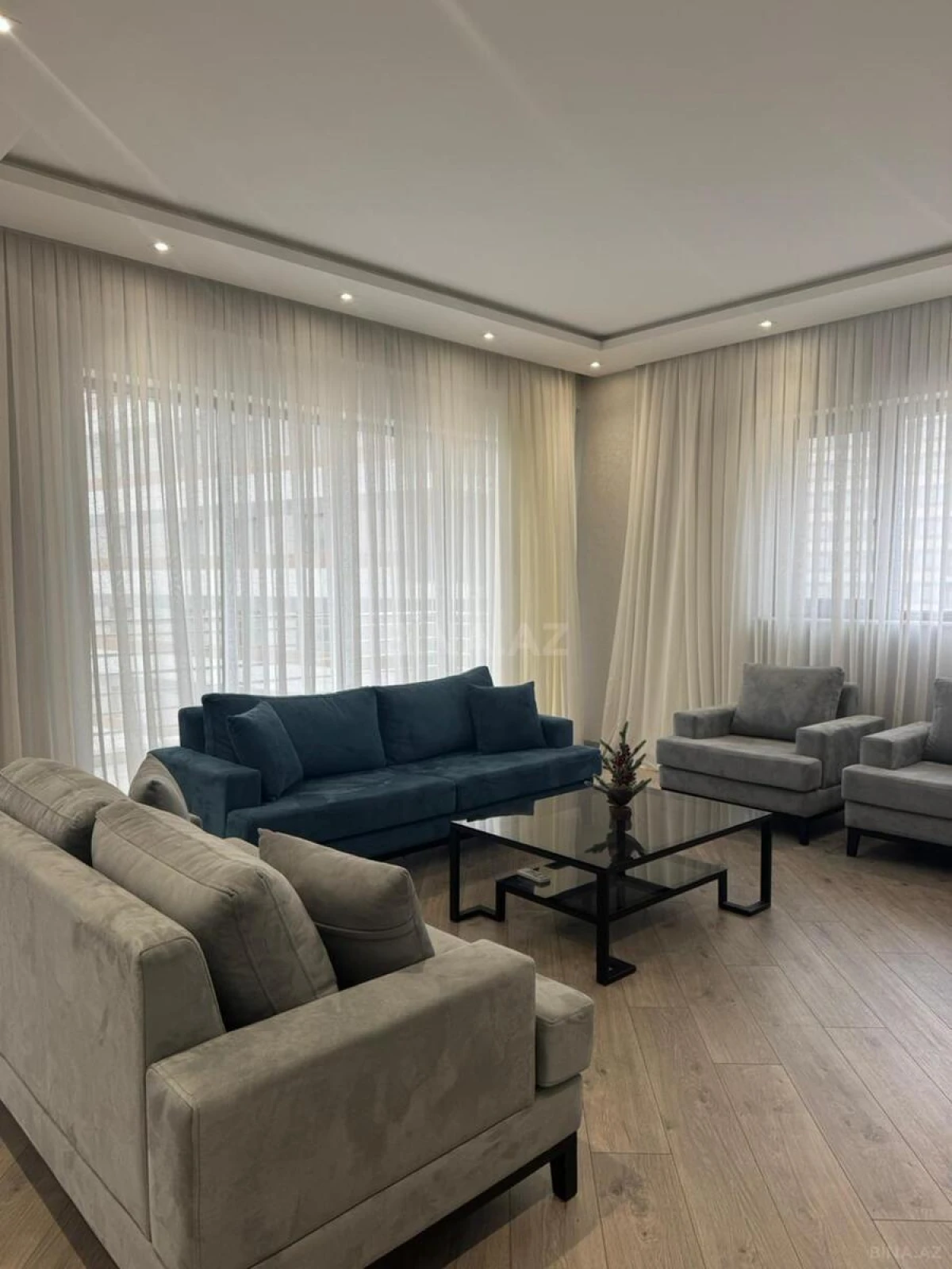 Kirayə verilir 3 otaqlı mənzil 157 m²