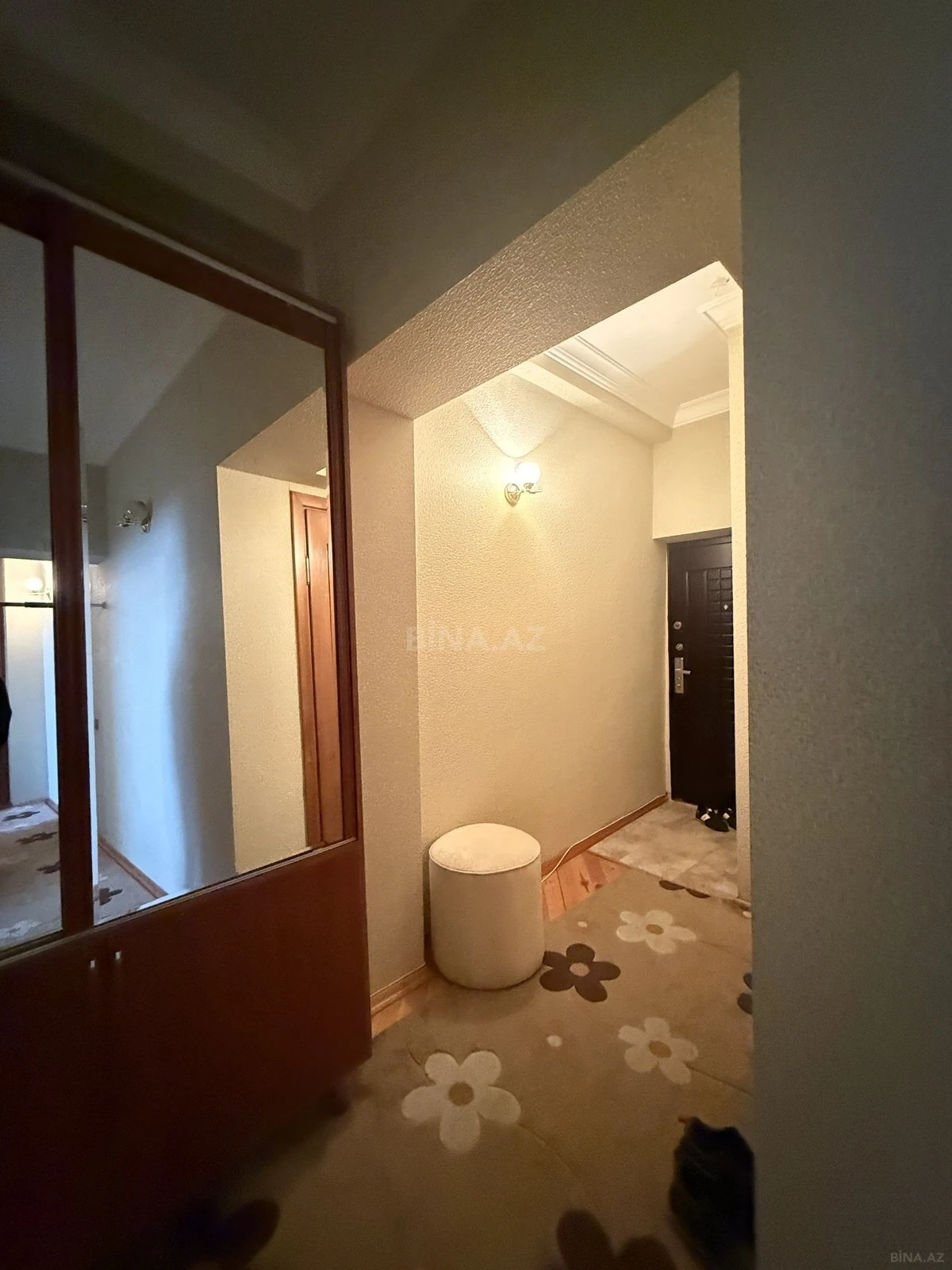 Satılır 2 otaqlı mənzil 88 m²