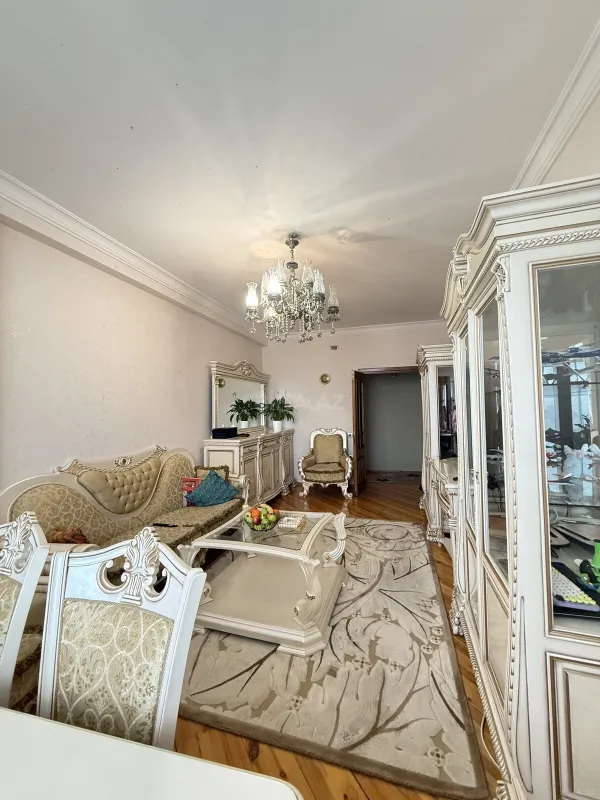 Satılır 2 otaqlı mənzil 88 m²