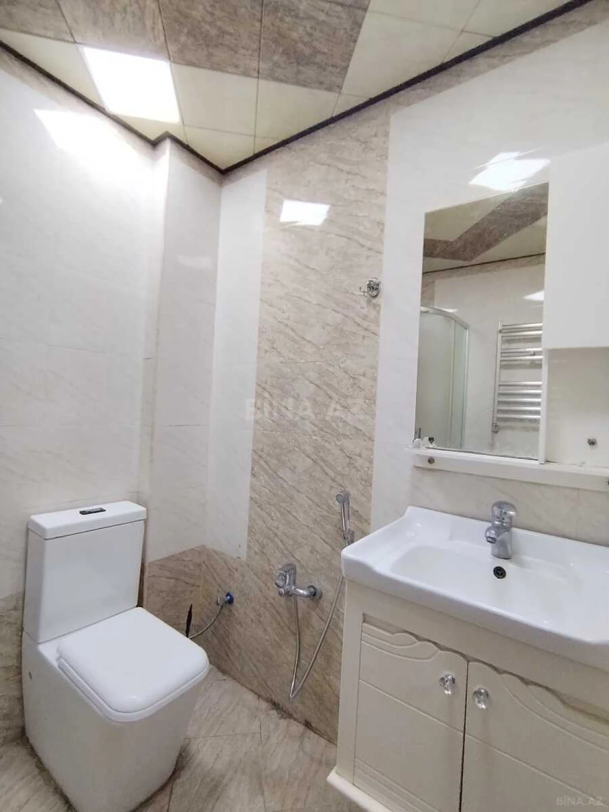 Kirayə verilir 2 otaqlı mənzil 60 m²