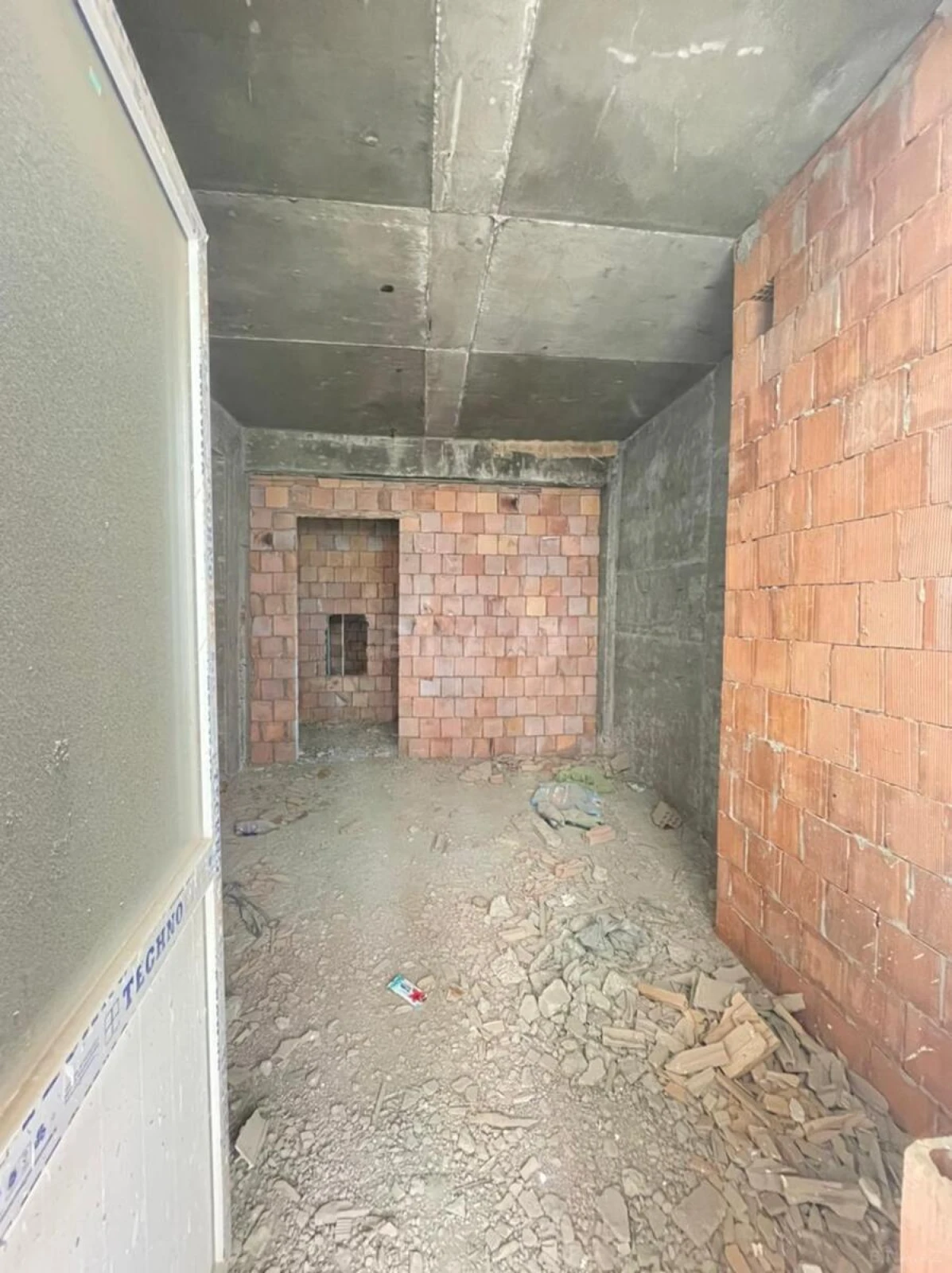 Satılır 2 otaqlı mənzil 76 m²