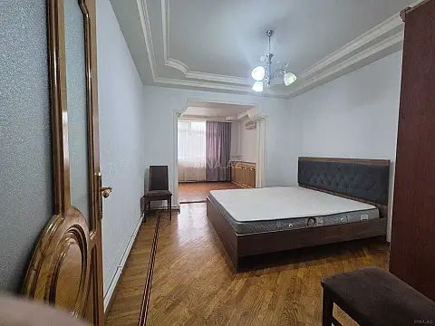 Kirayə verilir 2 otaqlı mənzil 60 m²