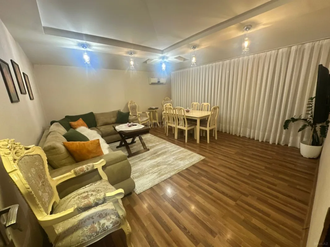 Satılır 3 otaqlı mənzil 125 m²