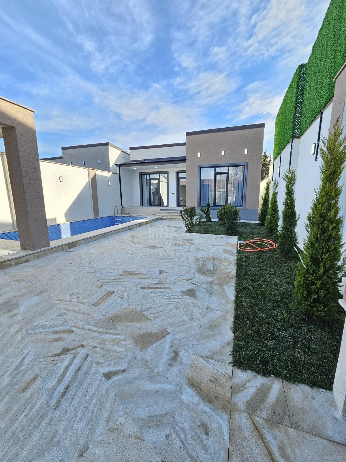 Satılır 4 otaqlı həyət evi 150 m²