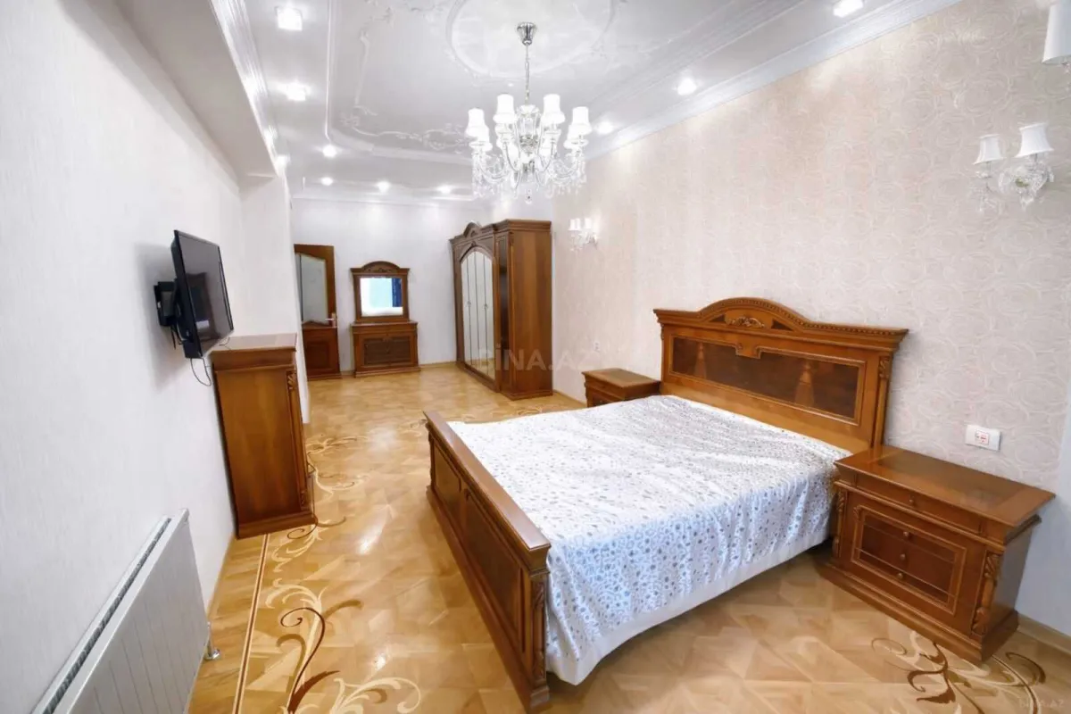 Satılır 3 otaqlı mənzil 220 m²