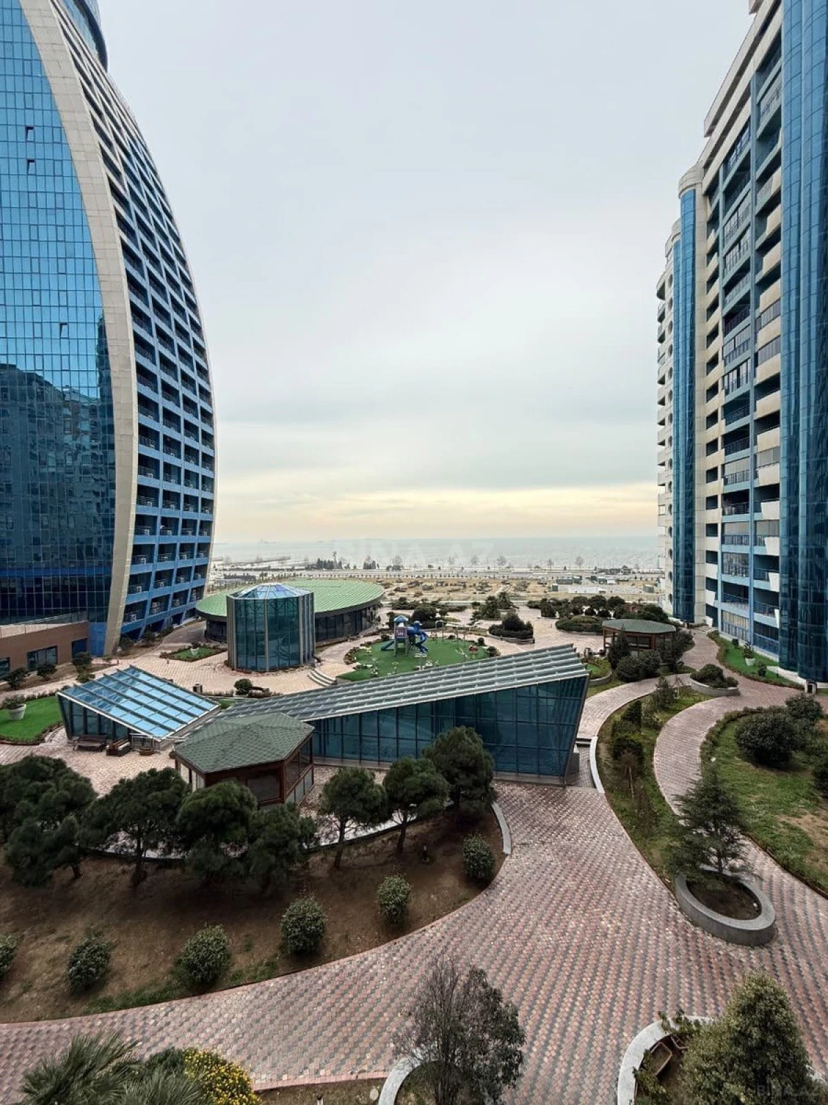 Satılır 3 otaqlı mənzil 220 m²